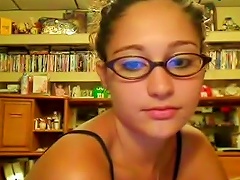 Babe In Cute Glasses Is Fucking On The Webcam